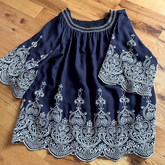 Papillon Blanc Tops - 🌷⭐️Host Pick⭐️Papillon Navy Blue Blouse with White Embroidery